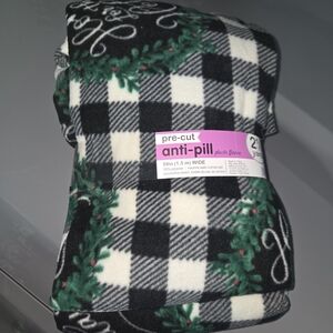 Black and White Checkered Fleece Blanket‎
